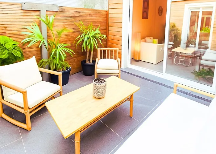 Maison Langevin 2-Bedroom House With Cozy Garden & Patio