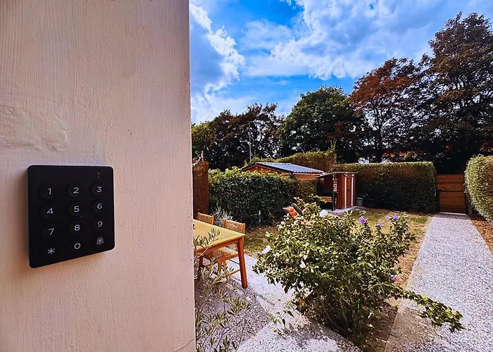 Maison Langevin 2-Bedroom House With Cozy Garden & Patio